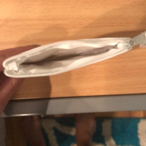 LAST ONE 2017 ATHLETA HOLIDAY COIN PURSE - Picture 3 of 5